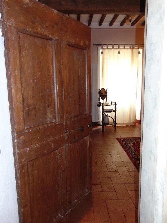 Domus Ghibellinae- Fonte Di San Benedetto Apartment Cortona Room photo