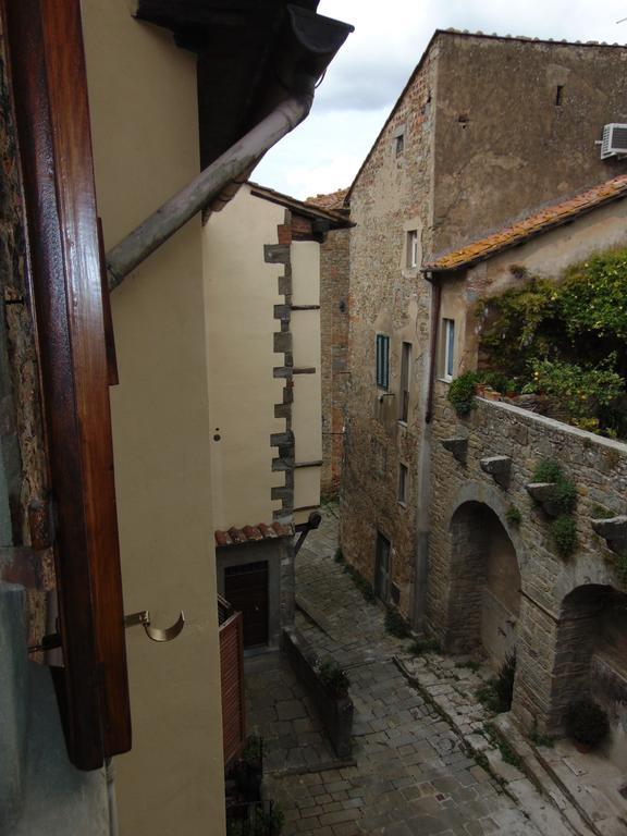 Domus Ghibellinae- Fonte Di San Benedetto Apartment Cortona Room photo