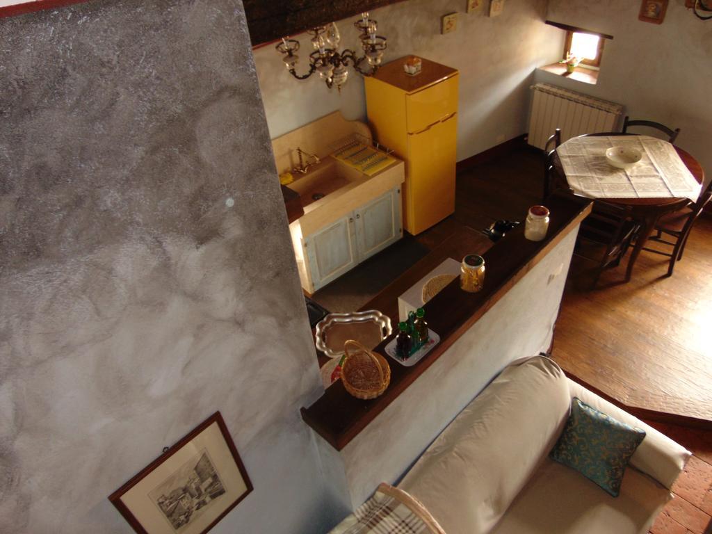Domus Ghibellinae- Fonte Di San Benedetto Apartment Cortona Room photo