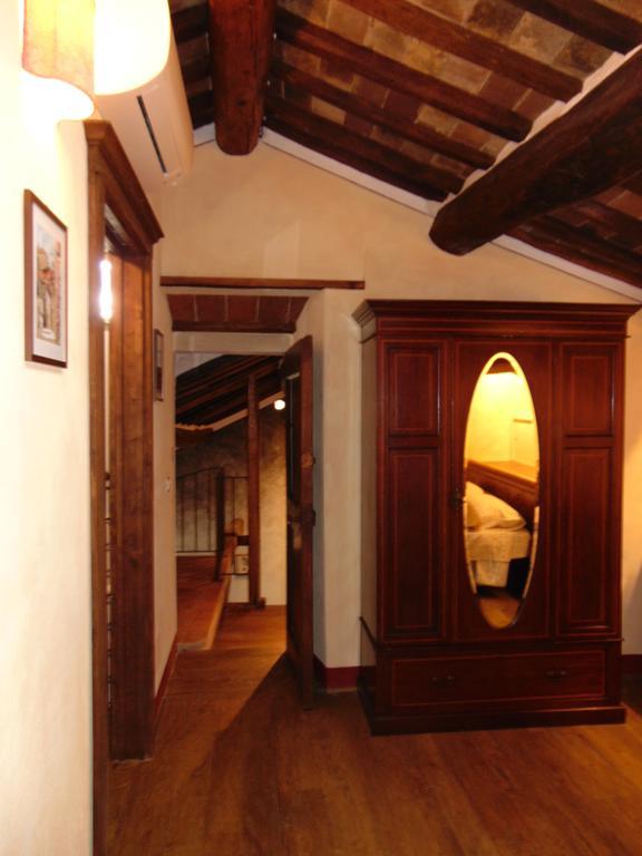 Domus Ghibellinae- Fonte Di San Benedetto Apartment Cortona Room photo
