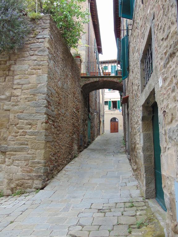 Domus Ghibellinae- Fonte Di San Benedetto Apartment Cortona Room photo