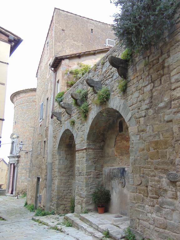 Domus Ghibellinae- Fonte Di San Benedetto Apartment Cortona Room photo