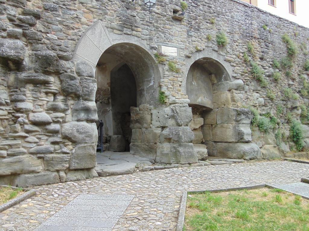 Domus Ghibellinae- Fonte Di San Benedetto Apartment Cortona Room photo